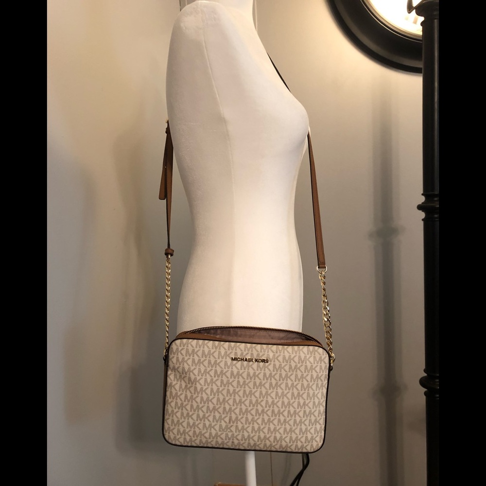 Authentic Michael Kors Crossbody bag 😍😍